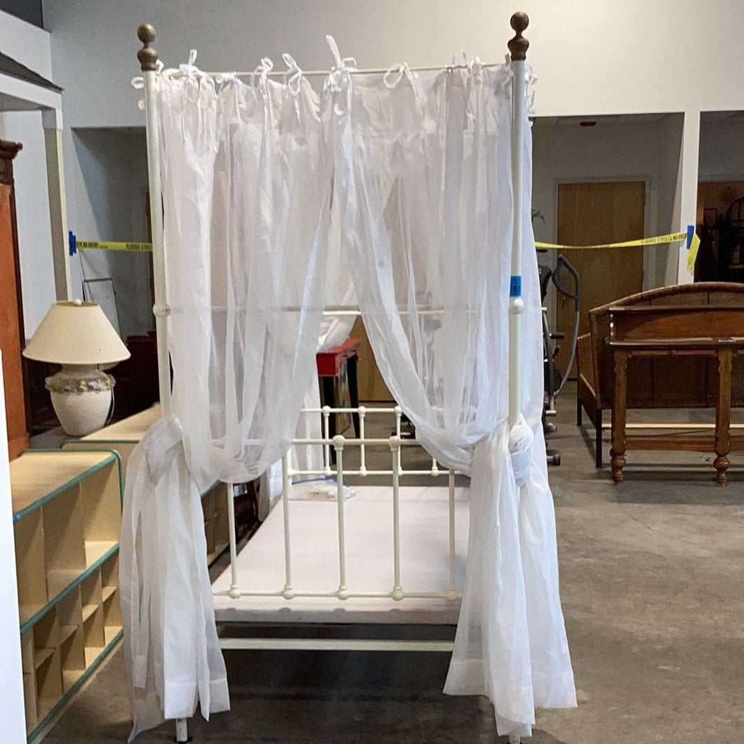 Antique White Twin Iron Bed - Kenner Habitat for Humanity ReStore