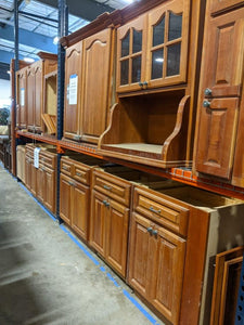 Cherry Wood 15 pc Cabinet Set - Kenner Habitat for Humanity ReStore