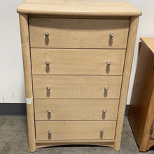 Load image into Gallery viewer, Chest of drawers - Kenner Habitat for Humanity ReStore
