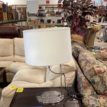 Load image into Gallery viewer, Poydras Table lamp - Kenner Habitat for Humanity ReStore
