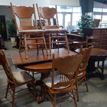 Load image into Gallery viewer, Round Table w/ Leaf ext. &amp; 6 chairs - Kenner Habitat for Humanity ReStore
