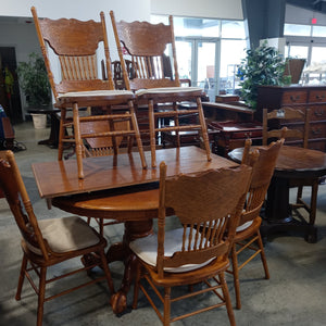 Round Table w/ Leaf ext. & 6 chairs - Kenner Habitat for Humanity ReStore