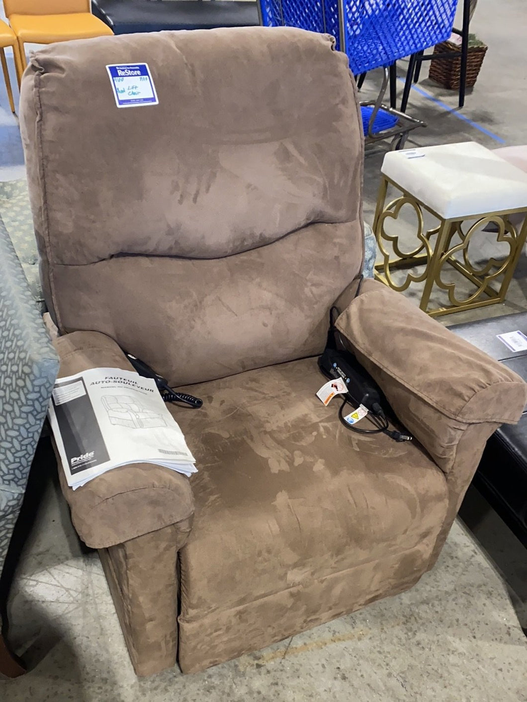 Suede Lift Chair - Kenner Habitat for Humanity ReStore